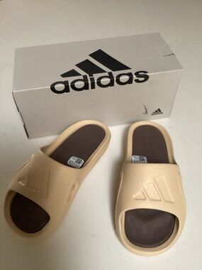 NWB adidas Unisex's Slides W5 Women Men 5 Neutral Sand Strata pool outdoor
